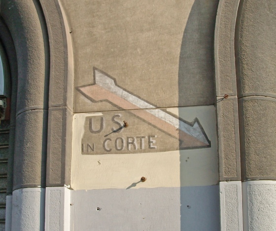 World War II air raid shelter sign (Viale Enrico Martini 15, Milano) - From: http://www.flickr.com/photos/giorgiobranca/5430990582/